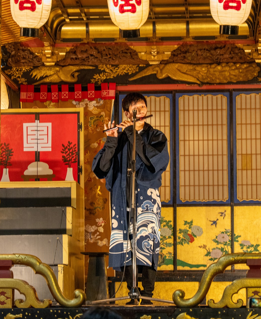 千秋楽を告げる